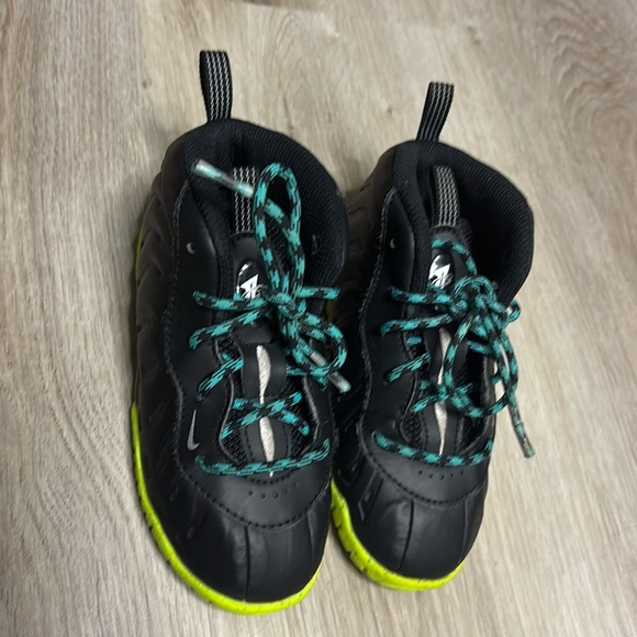 Nike Little Posite One Kids Shoes - Black and Green - Picture 5 of 5